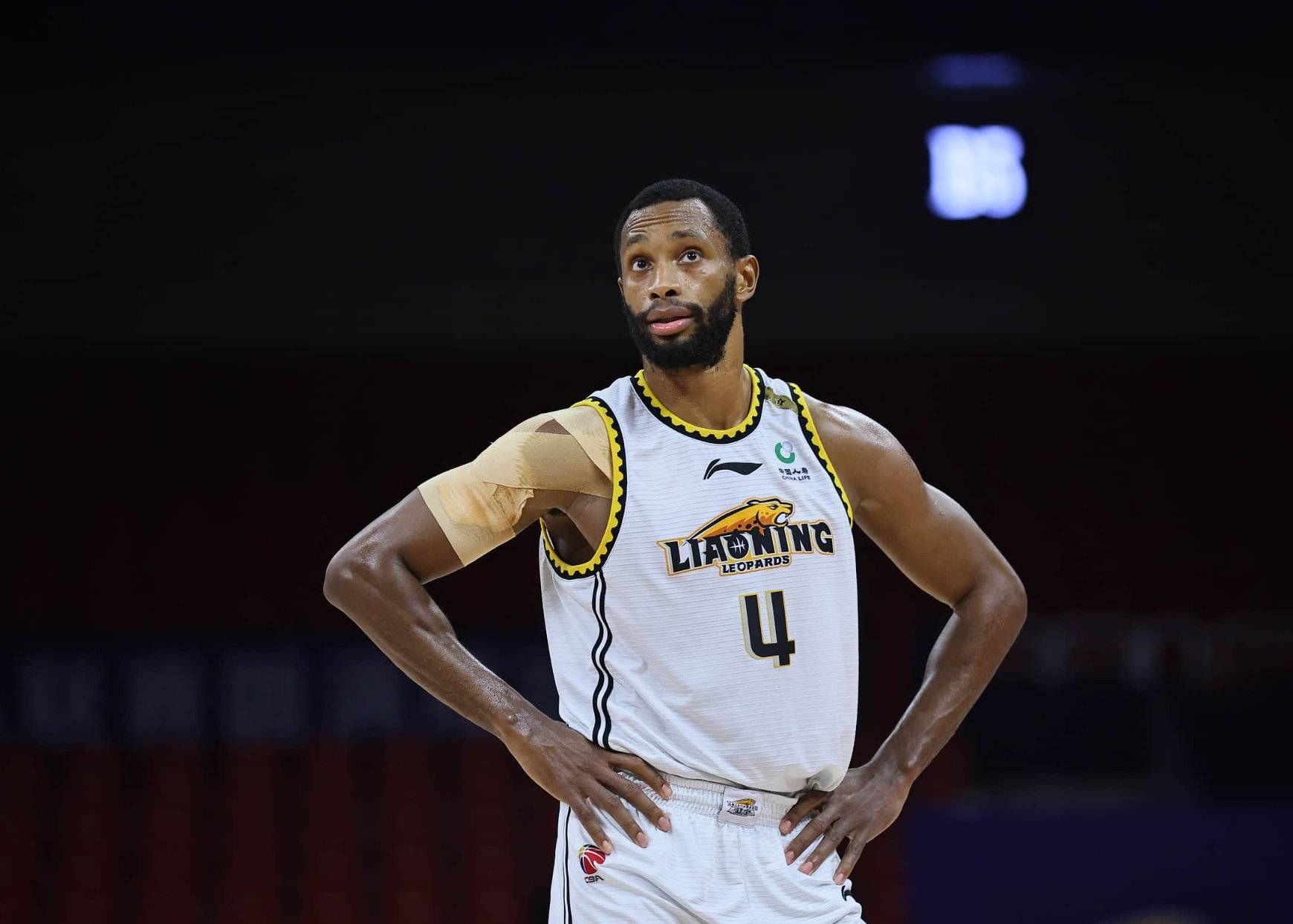 🏀CBA战报：弗格31+8 道格拉斯30分&郭艾伦缺席 辽宁97-86广州