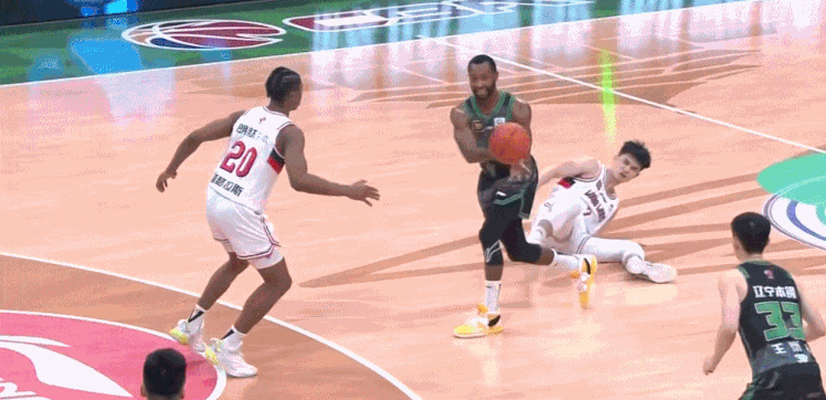 🏀CBA战报：弗格31+8 道格拉斯30分&郭艾伦缺席 辽宁97-86广州